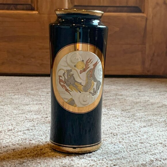 VINTAGE JAPANESE ART OF CHOKIN, 2 PCS. BLACK VASE, WHITE VASE, GOLD TRIMMED - Picture 6 of 9